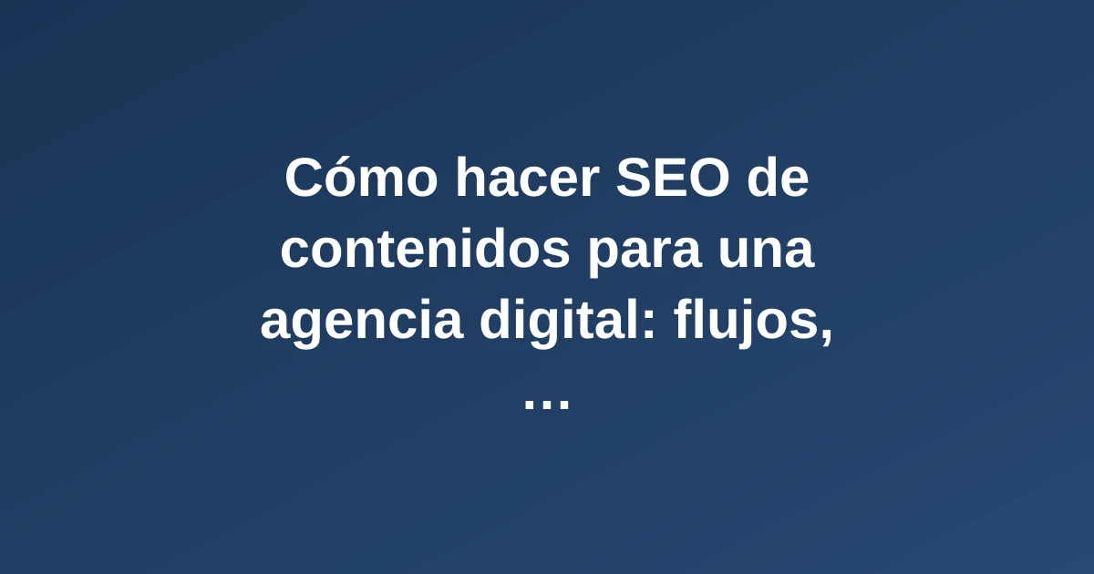 Equipo de agencia digital colaborando en estrategia de contenidos SEO con laptops y documentos en escritorio moderno Equipo de agencia digital colaborando en estrategia de contenidos SEO con laptops y documentos en escritorio moderno