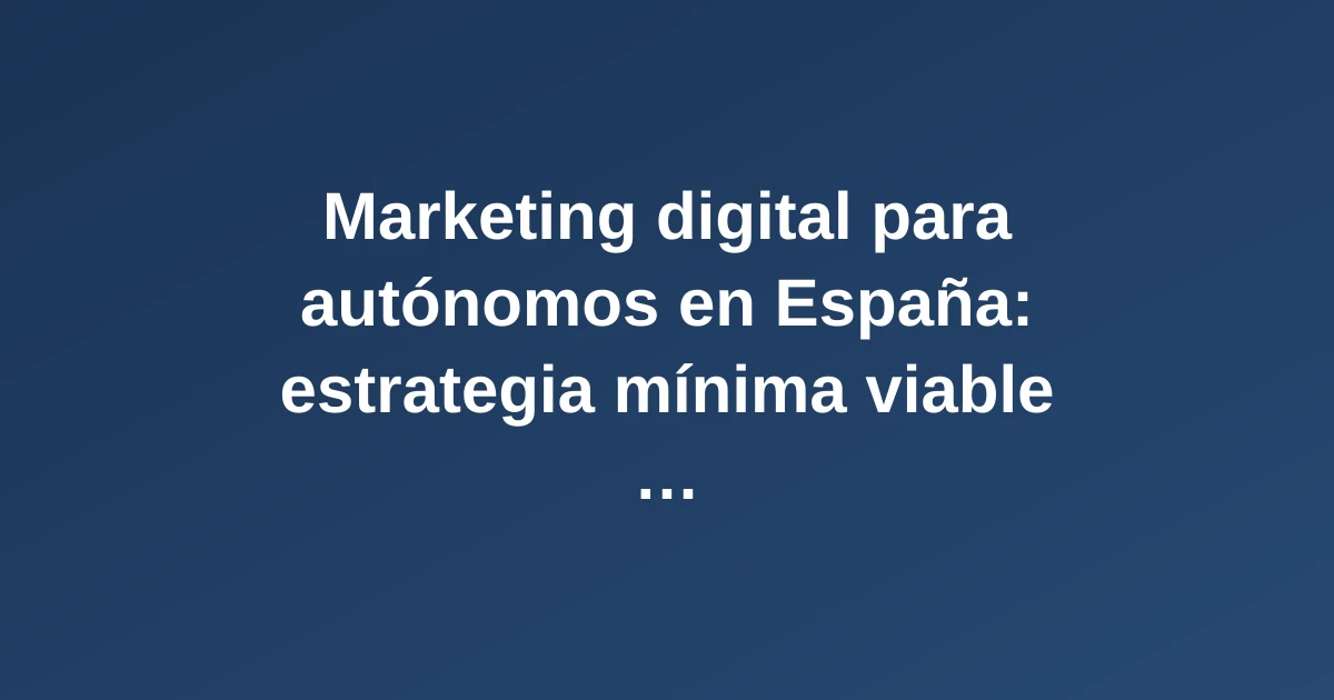 Autónomo trabajando en su estrategia de marketing digital desde un escritorio moderno y ordenado